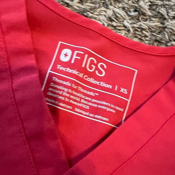 Figs technical collection one-pocket catarina scrub top red size XS - Picture 3 of 3
